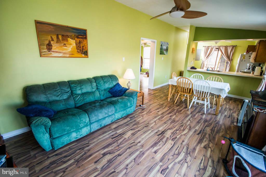 51 Creek Road Front Royal, VA 22630 - Photo 11 of 30 Living Room