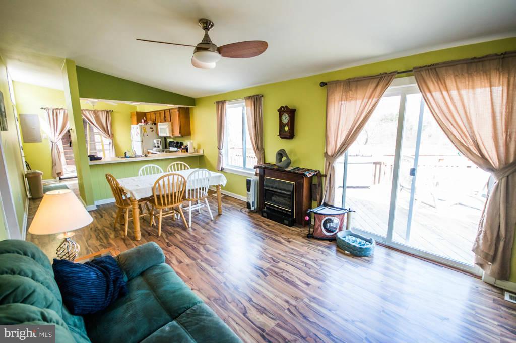 51 Creek Road Front Royal, VA 22630 - Photo 12 of 30 Living Room