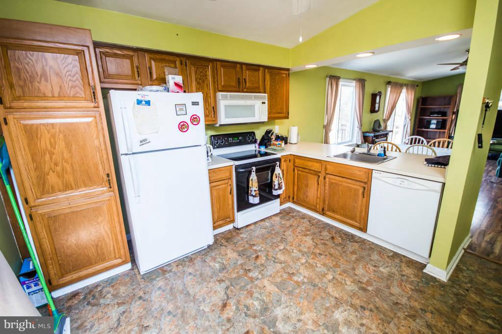 51 Creek Road Front Royal, VA 22630 - Photo 6 of 30 Kitchen