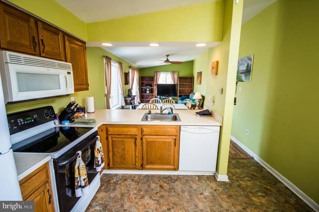 51 Creek Road Front Royal, VA 22630 - Photo 7 of 30 Kitchen