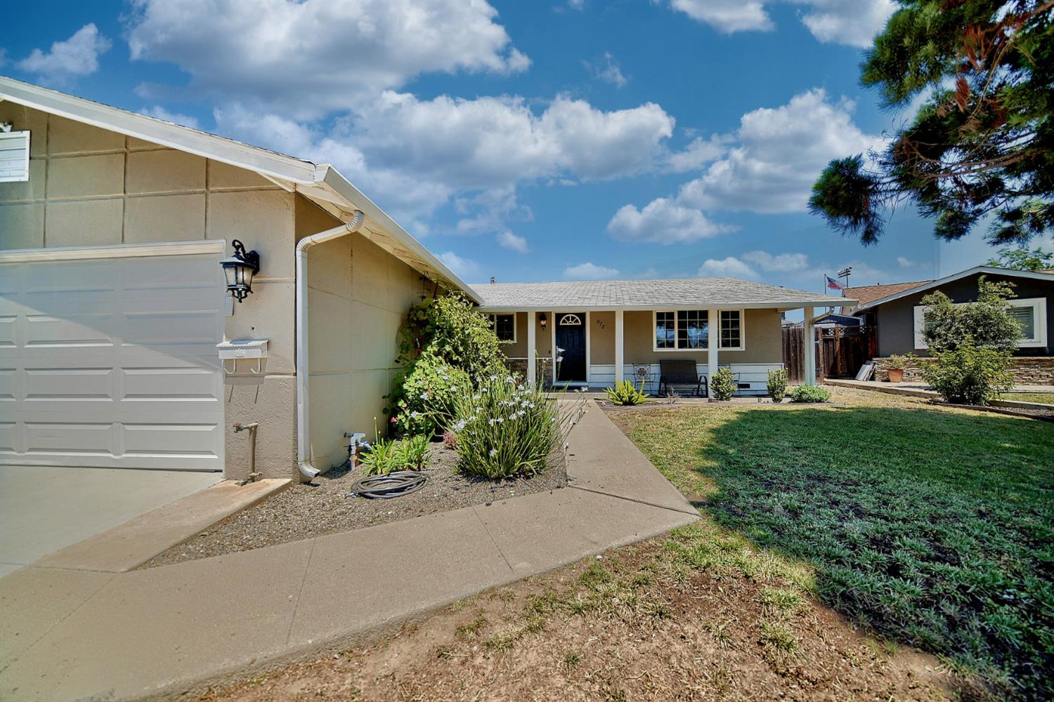878 Alexander Street Livermore, CA 94550 - Photo 5 of 68