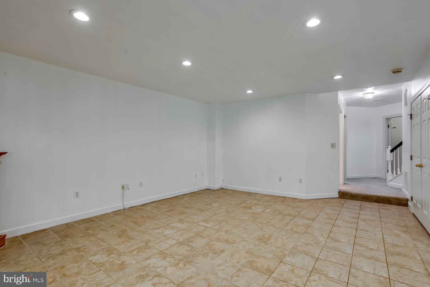 6248 Levi Court Springfield, VA 22150 - Photo 32 of 51 Spacious, versatile blank canvas awaits.