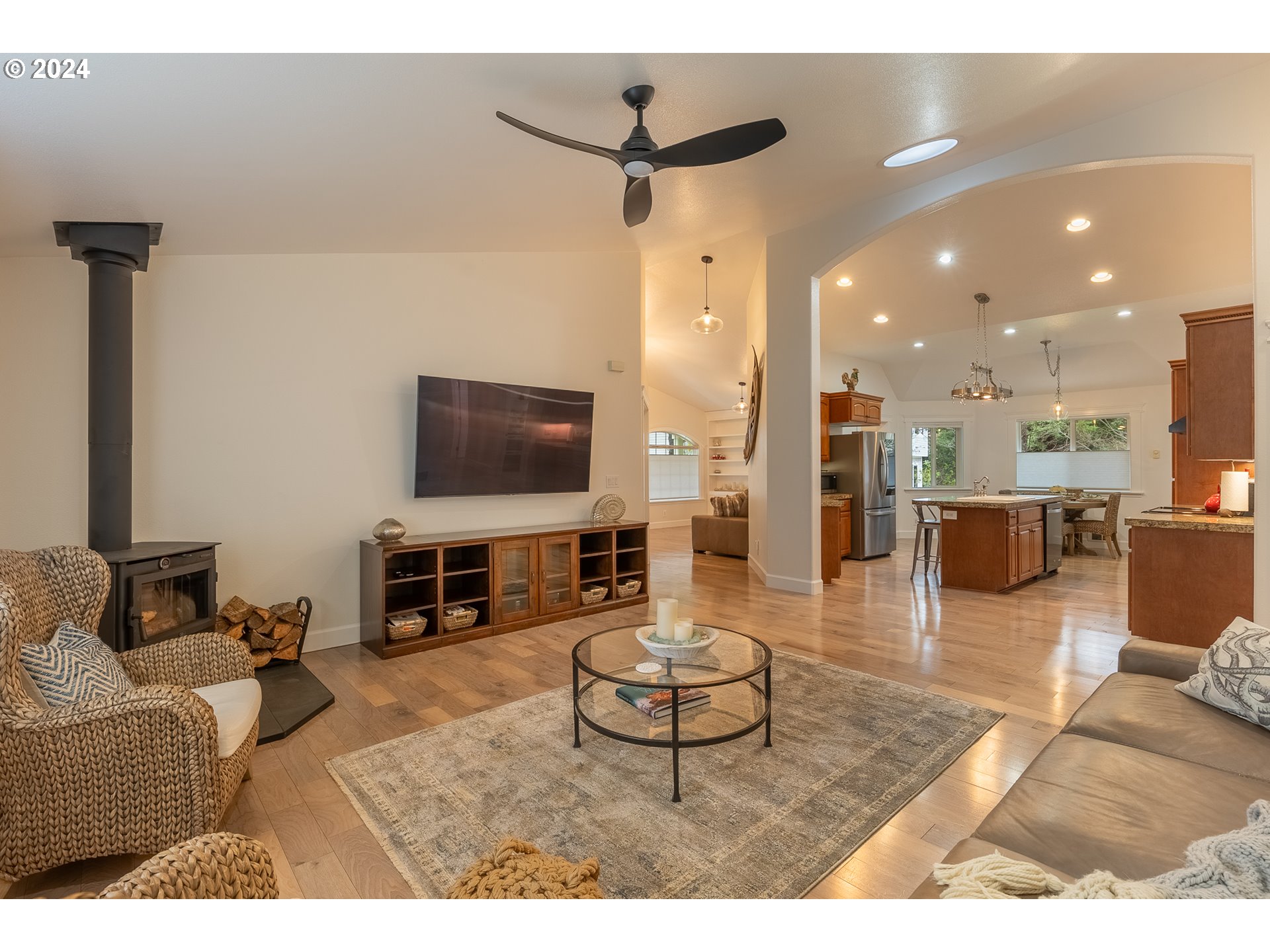 8 Mariners Lane Florence, OR 97439 - Photo 8 of 35 Gallery Image 8