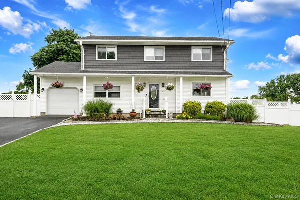 $769,900 | 62 Oneida Avenue, Centereach, NY 11720