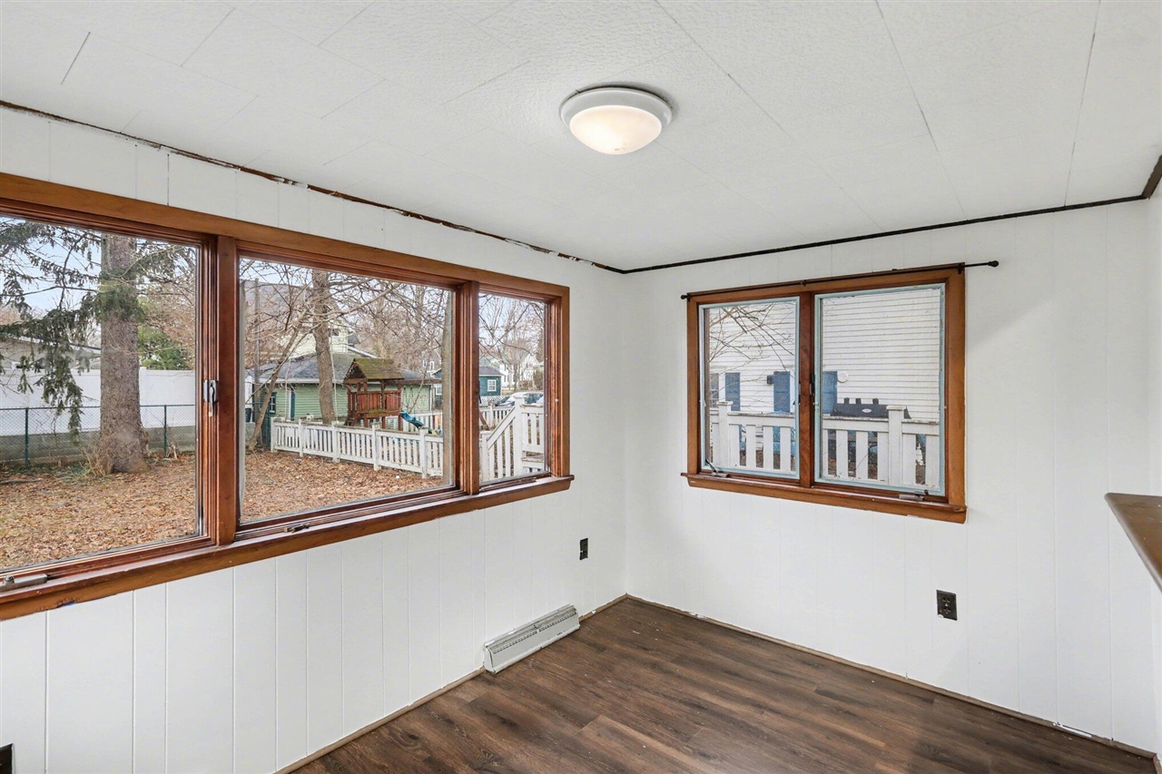 308 South Center Street Stockbridge, MI 49285 - Photo 6 of 22