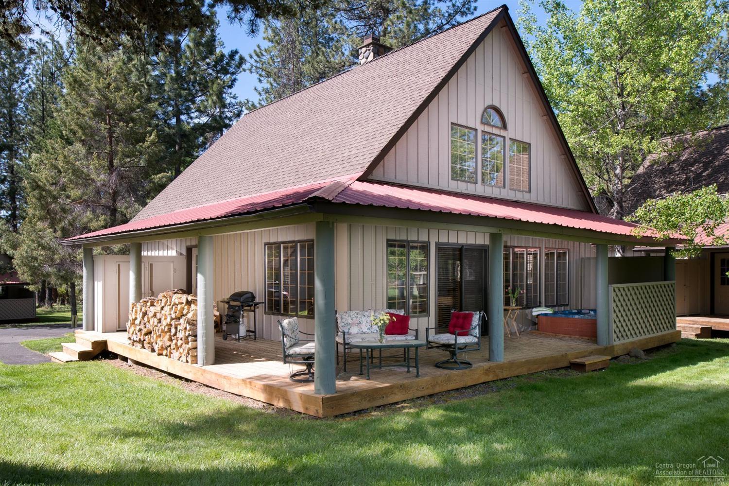 18 Circle 4 Ranch Circle Sunriver, OR 97707 - Photo 1 of 13 a view of a house with a patio balcony and a garden