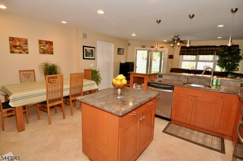 44 Winchester Road Livingston, NJ 07039 - Photo 4 of 18