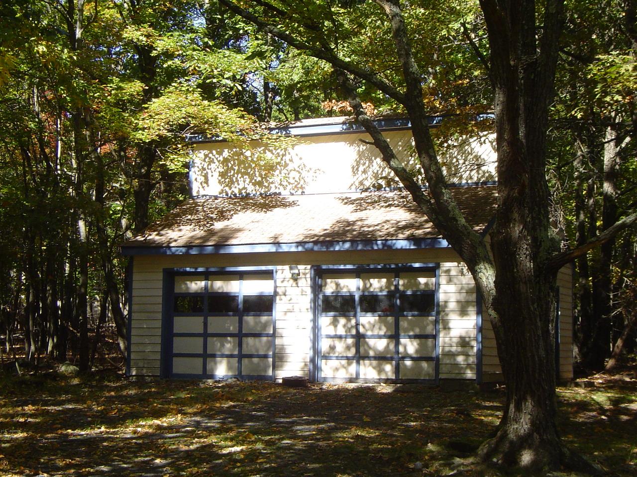 1266 Pine Ridge Drive Bushkill, PA 18324 - Photo 3 of 7 garage