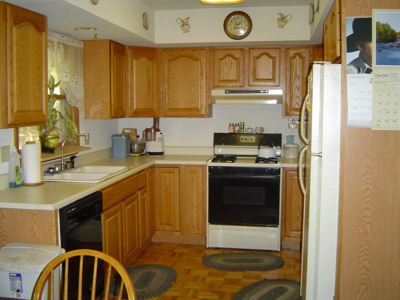 1266 Pine Ridge Drive Bushkill, PA 18324 - Photo 5 of 7 kitchen