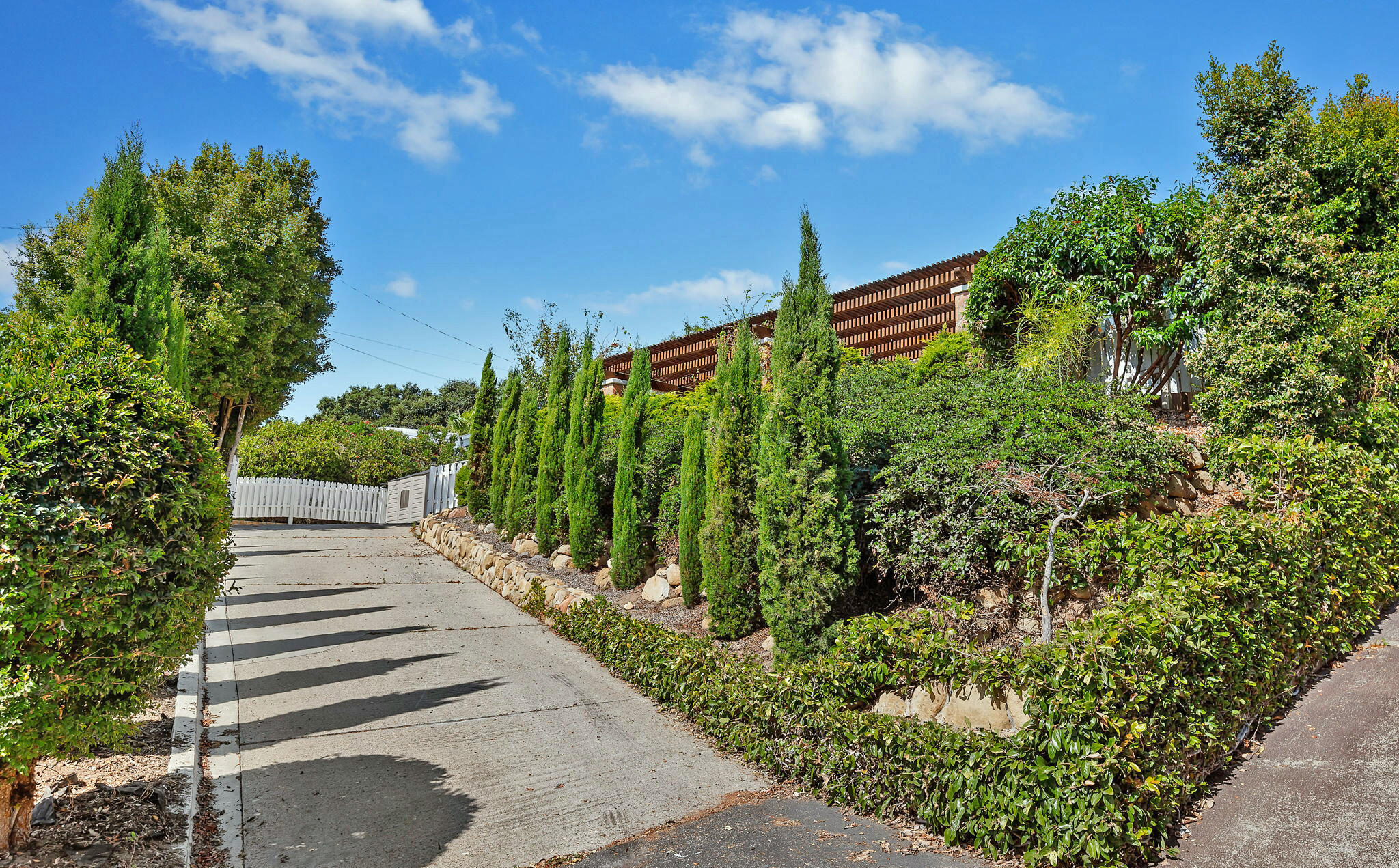 1260 Mountain View Road Santa Barbara, CA 93109 - Photo 2 of 31 002-1-39-web-or-mls-39 - Driveway-edit