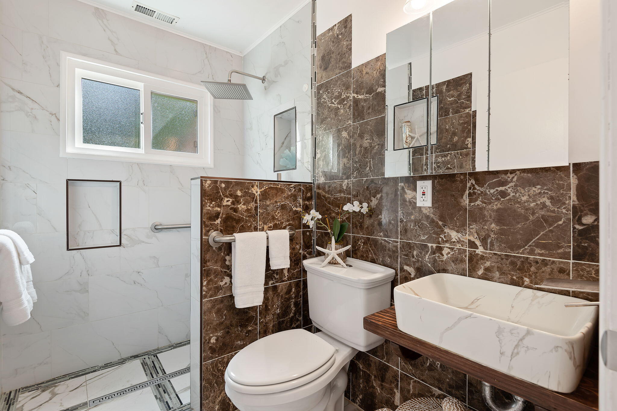 1260 Mountain View Road Santa Barbara, CA 93109 - Photo 26 of 31 026-27-web-or-mls-27 - Bathroom 1