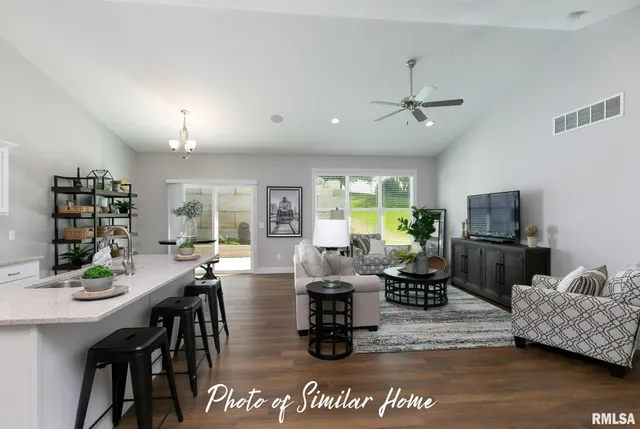 $349,900 | 602 North 15th Street, Le Claire, IA 52753