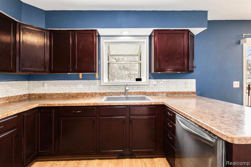 1249 West Coon Lake Road Howell, MI 48843 - Photo 8 of 27