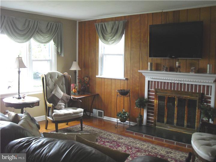 3206 Hilltop Road Newtown Square, PA 19073 - Photo 3 of 21