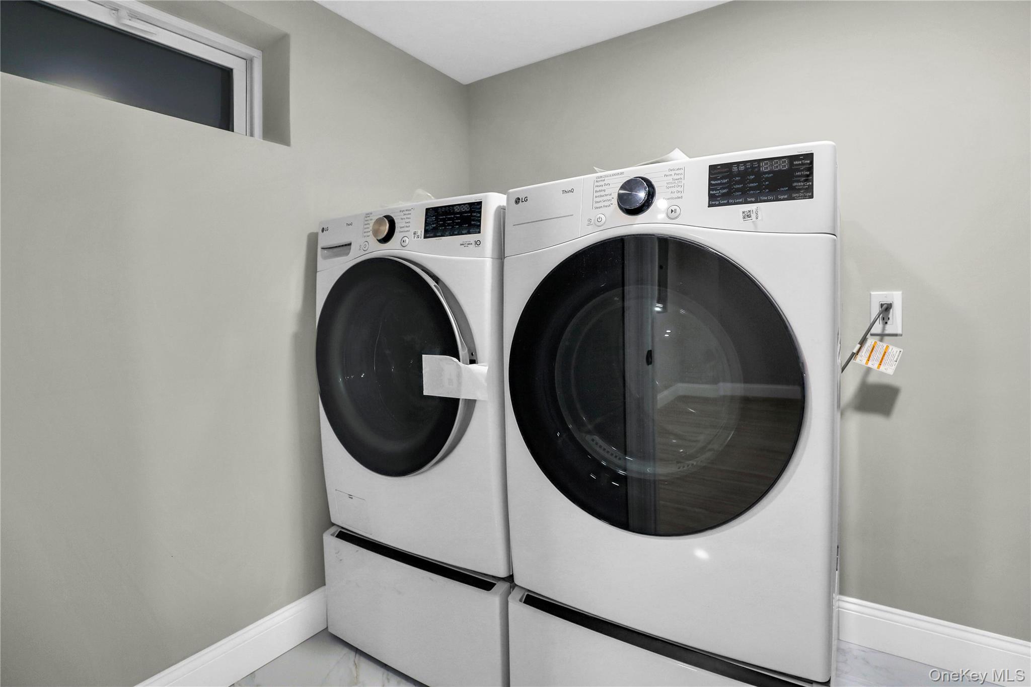 45 Colony Lane Syosset, NY 11791 - Photo 21 of 23 a utility room with dryer and washer
