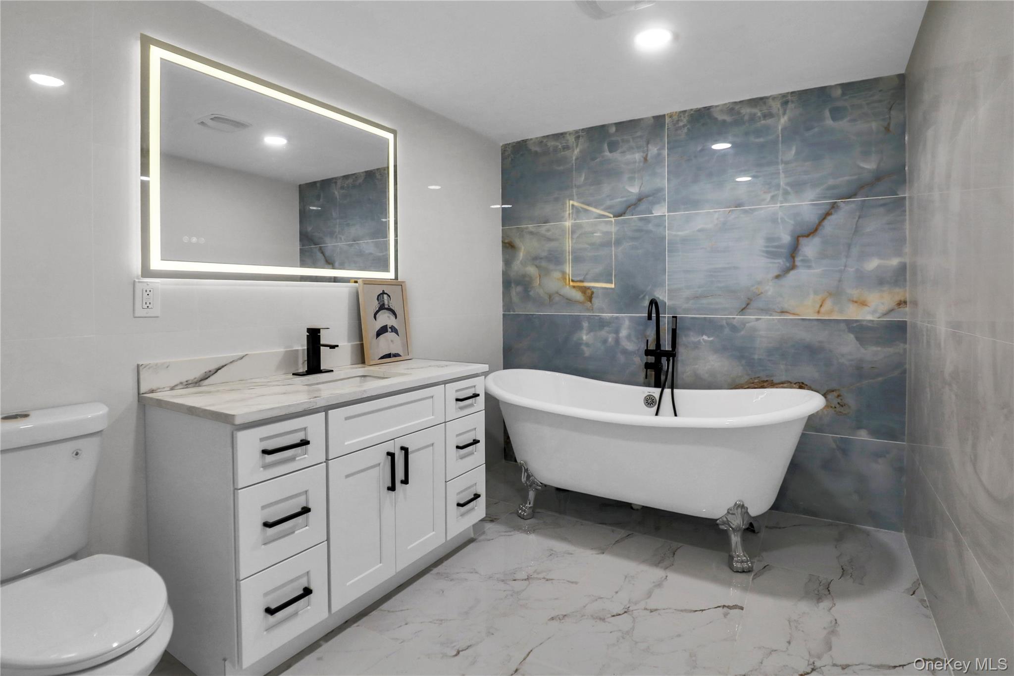 45 Colony Lane Syosset, NY 11791 - Photo 7 of 23 a bathroom with a bathtub sink mirror vanity and toilet