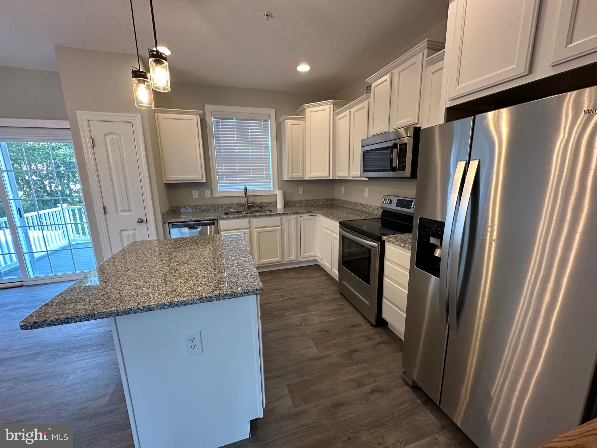 34 Overlook Dr. Hanover, PA 17331 - Photo 6 of 26 Kitchen w/ SS appliances & double sink