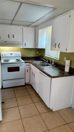 $1,800 | 10861 126th Avenue North, Largo, FL 33778