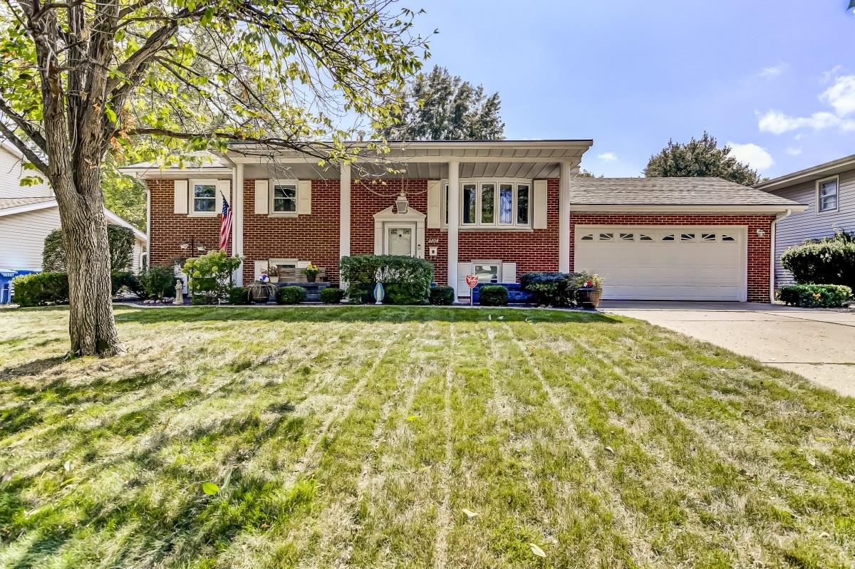 2208 Kaskaskia Drive Springfield, IL 62702 - Photo 1 of 37 Gallery Image 1