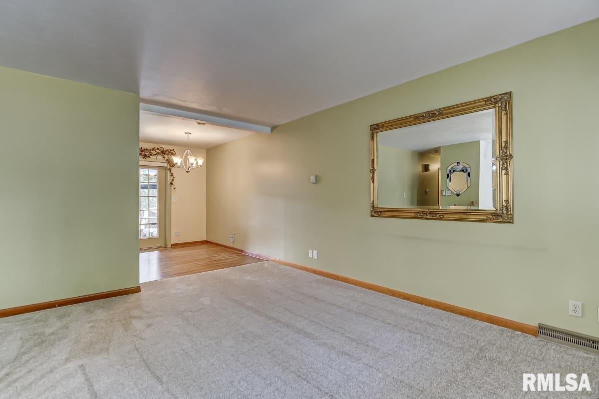 2208 Kaskaskia Drive Springfield, IL 62702 - Photo 4 of 37 Gallery Image 4
