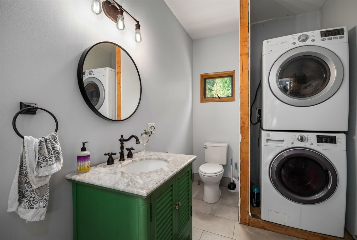 29195 River Drive Clark, CO 80428 - Photo 12 of 36 a bathroom with a sink and a mirror