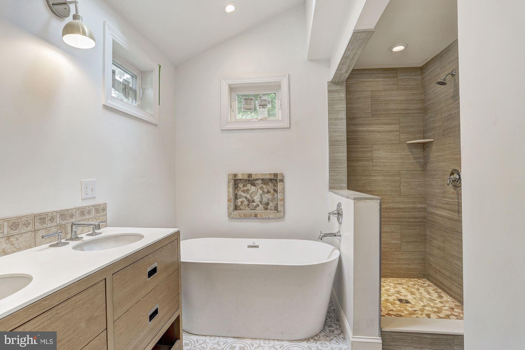11858 Frederick Road Ellicott City, MD 21042 - Photo 21 of 35 Owner's luxury bath