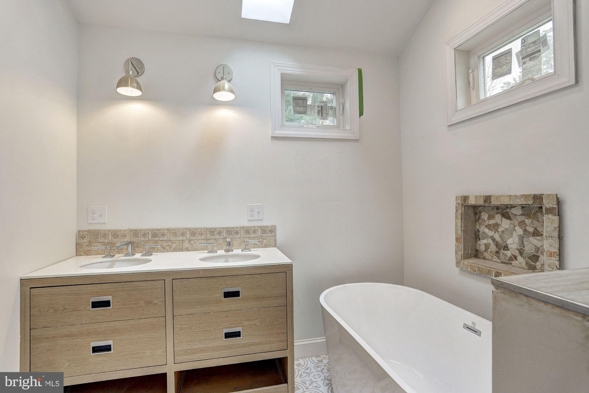 11858 Frederick Road Ellicott City, MD 21042 - Photo 22 of 35 Owner's luxury bath