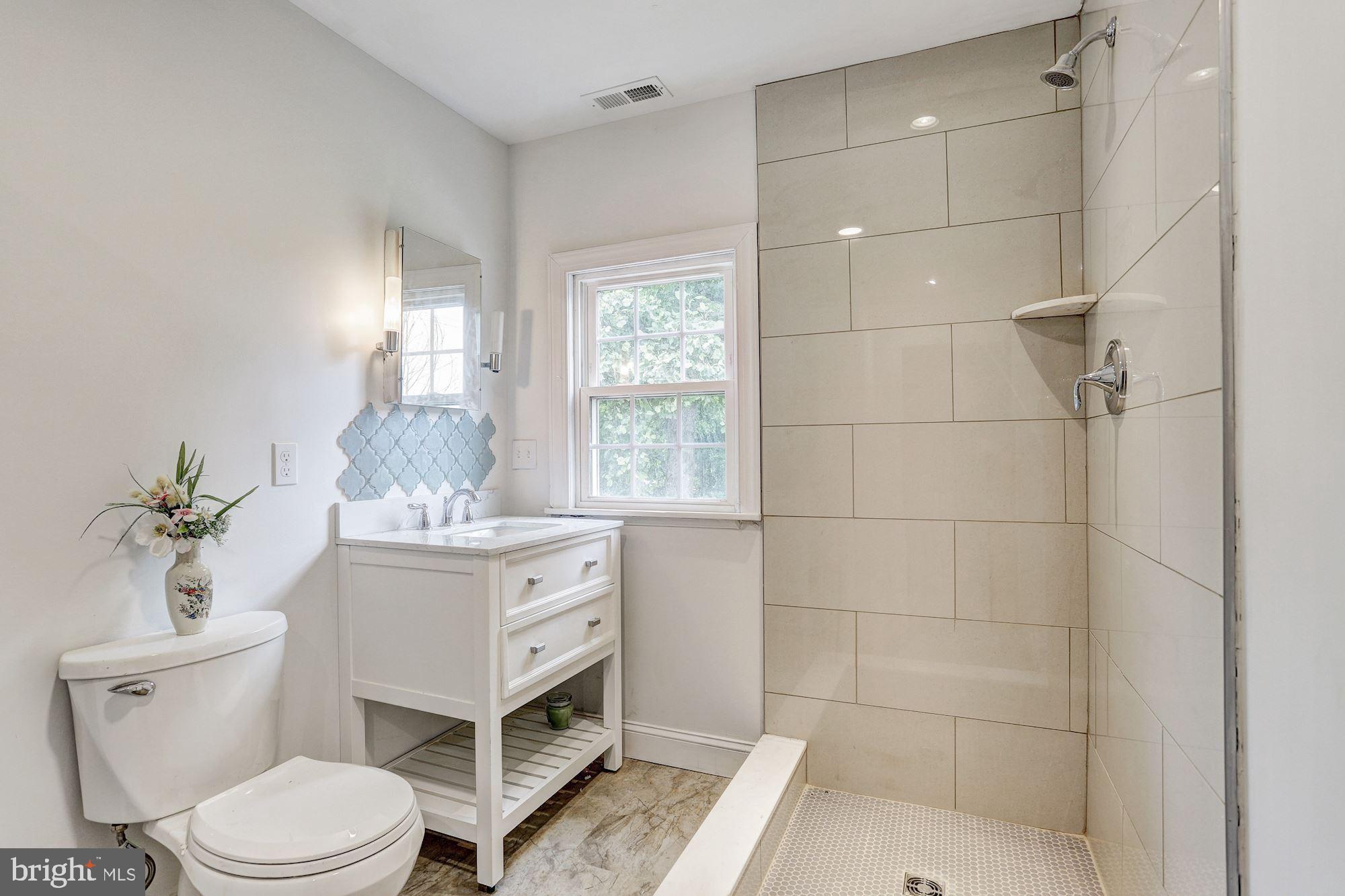 11858 Frederick Road Ellicott City, MD 21042 - Photo 28 of 35 Hall Bath