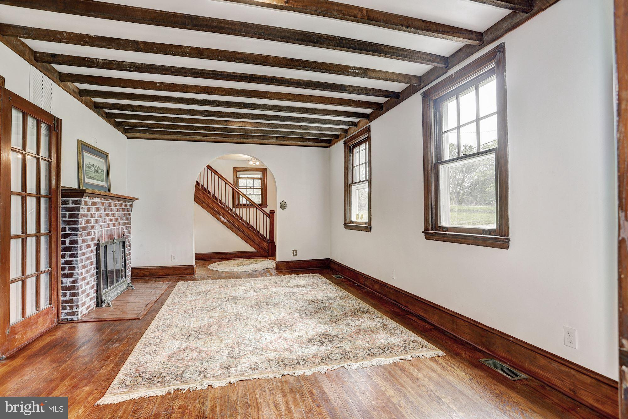 11858 Frederick Road Ellicott City, MD 21042 - Photo 5 of 35 Living Room