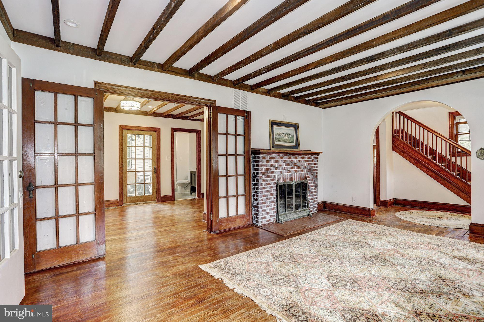 11858 Frederick Road Ellicott City, MD 21042 - Photo 6 of 35 Living Room