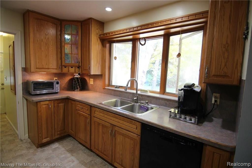 21800 Elwell Road Belleville, MI 48111 - Photo 3 of 27