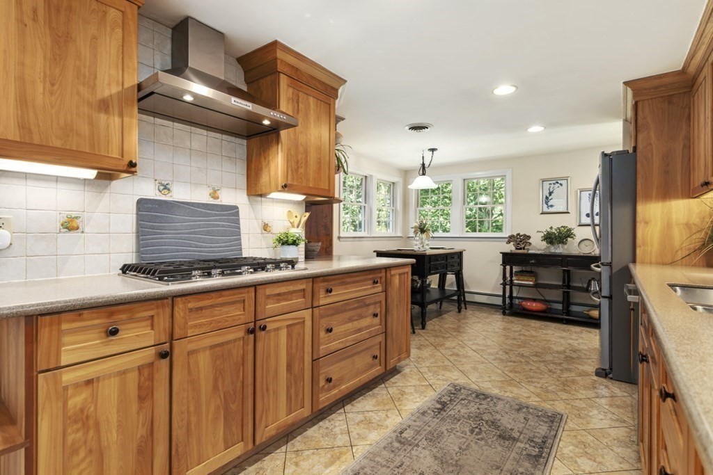 10 Richards Road Lynnfield, MA 01940 - Photo 10 of 33 Gallery Image 10