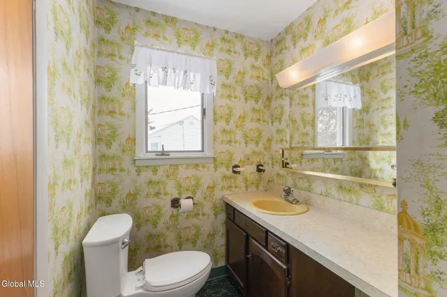 $339,000 | 58 East Highland Drive, Guilderland, NY 12203