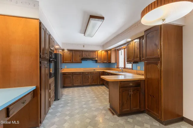 $339,000 | 58 East Highland Drive, Guilderland, NY 12203