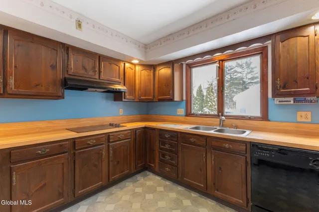 $339,000 | 58 East Highland Drive, Guilderland, NY 12203