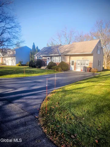 $339,000 | 58 East Highland Drive, Guilderland, NY 12203