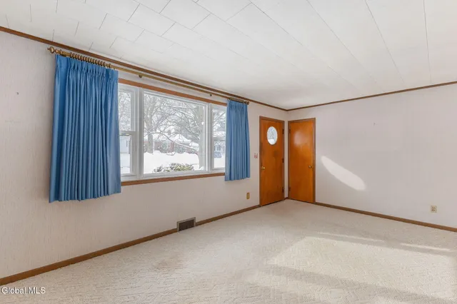 $339,000 | 58 East Highland Drive, Guilderland, NY 12203