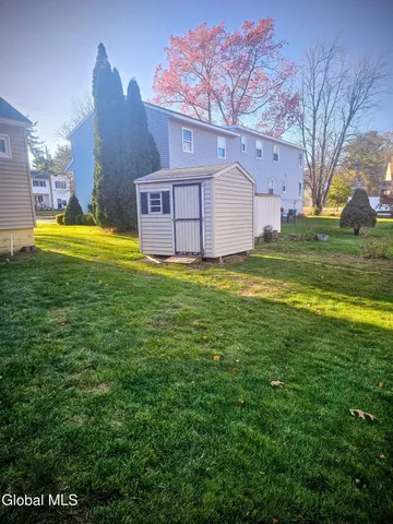 $339,000 | 58 East Highland Drive, Guilderland, NY 12203