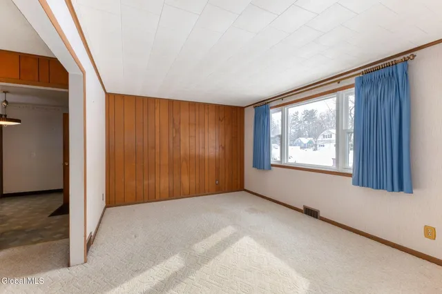 $339,000 | 58 East Highland Drive, Guilderland, NY 12203