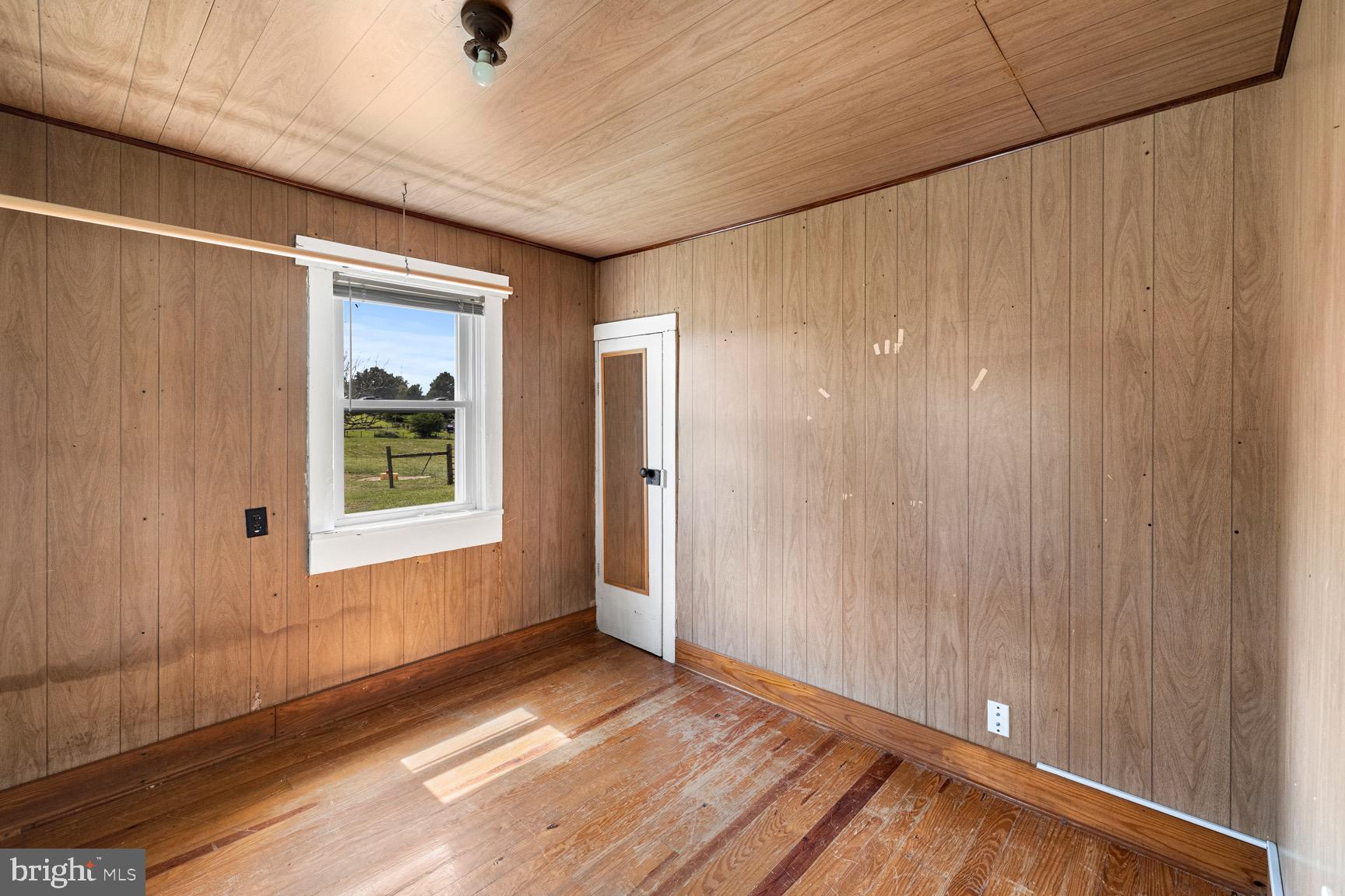 1275 Georgetown Road Mount Jackson, VA 22842 - Photo 33 of 45 a view of an empty room with a window