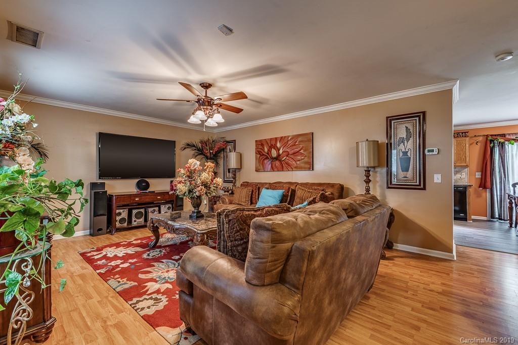 8331 Fox Swamp Road Charlotte, NC 28215 - Photo 4 of 38 Gallery Image 4