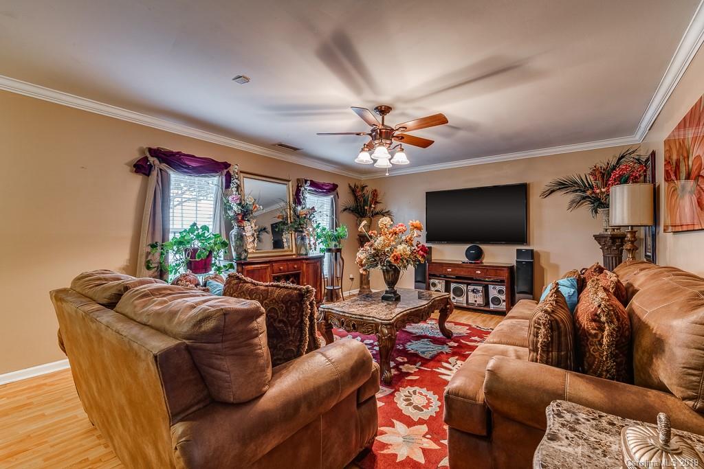 8331 Fox Swamp Road Charlotte, NC 28215 - Photo 5 of 38 Gallery Image 5