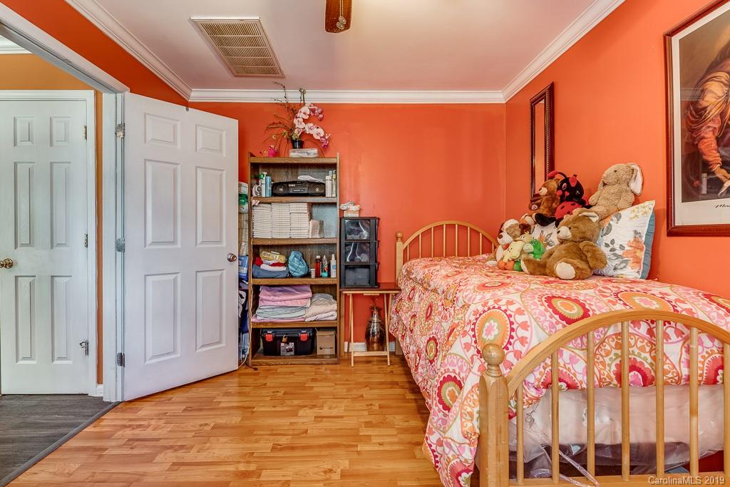 8331 Fox Swamp Road Charlotte, NC 28215 - Photo 9 of 38 Gallery Image 9