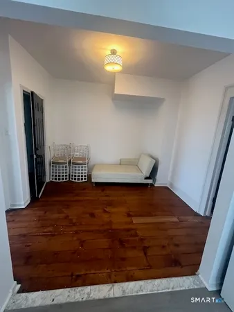 $1,800 | 118 Pequonnock Street, Unit 1, Bridgeport, CT 06604