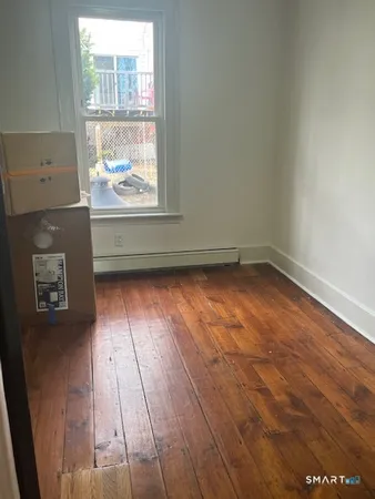 $1,800 | 118 Pequonnock Street, Unit 1, Bridgeport, CT 06604