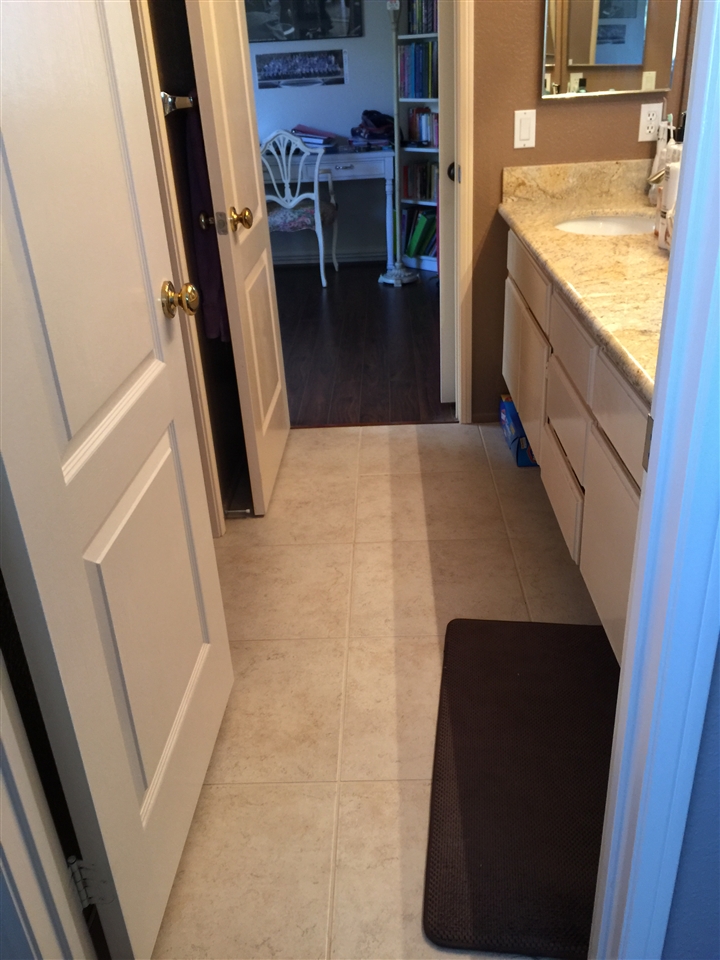 7591 Windy Ridge Road San Diego, CA 92126 - Photo 25 of 25 Upstairs bathroom
