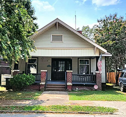 a view of front of house with a yard