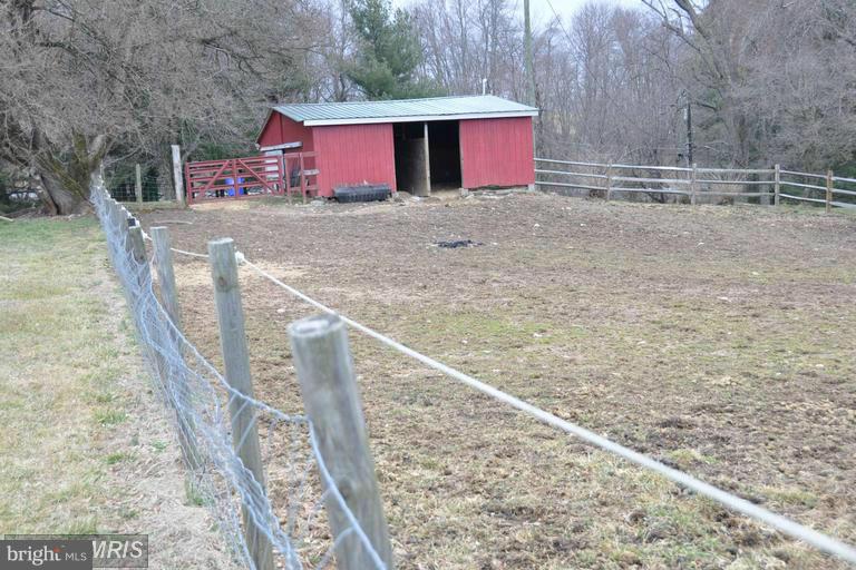 7431 Green Valley Road Frederick, MD 21701 - Photo 24 of 30 Barn and fenced pasture