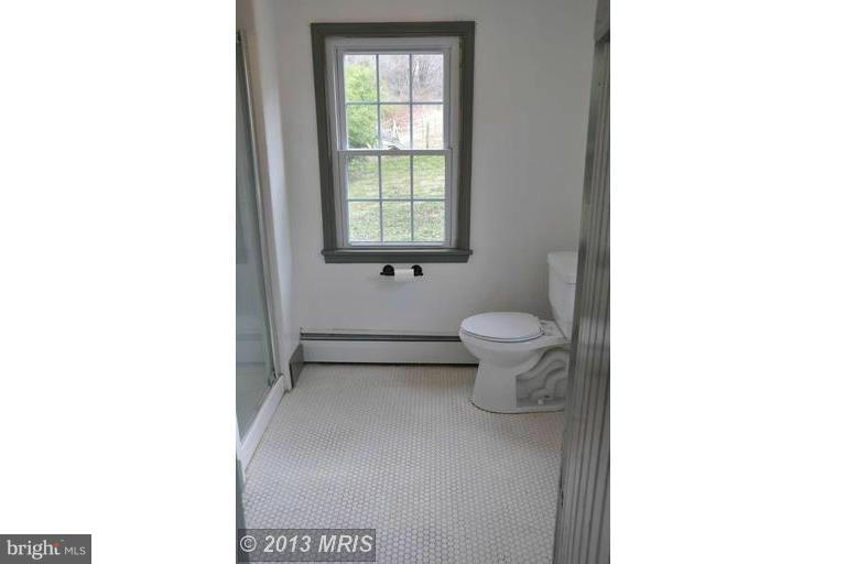 7431 Green Valley Road Frederick, MD 21701 - Photo 6 of 30 Large First Floor Full Bath