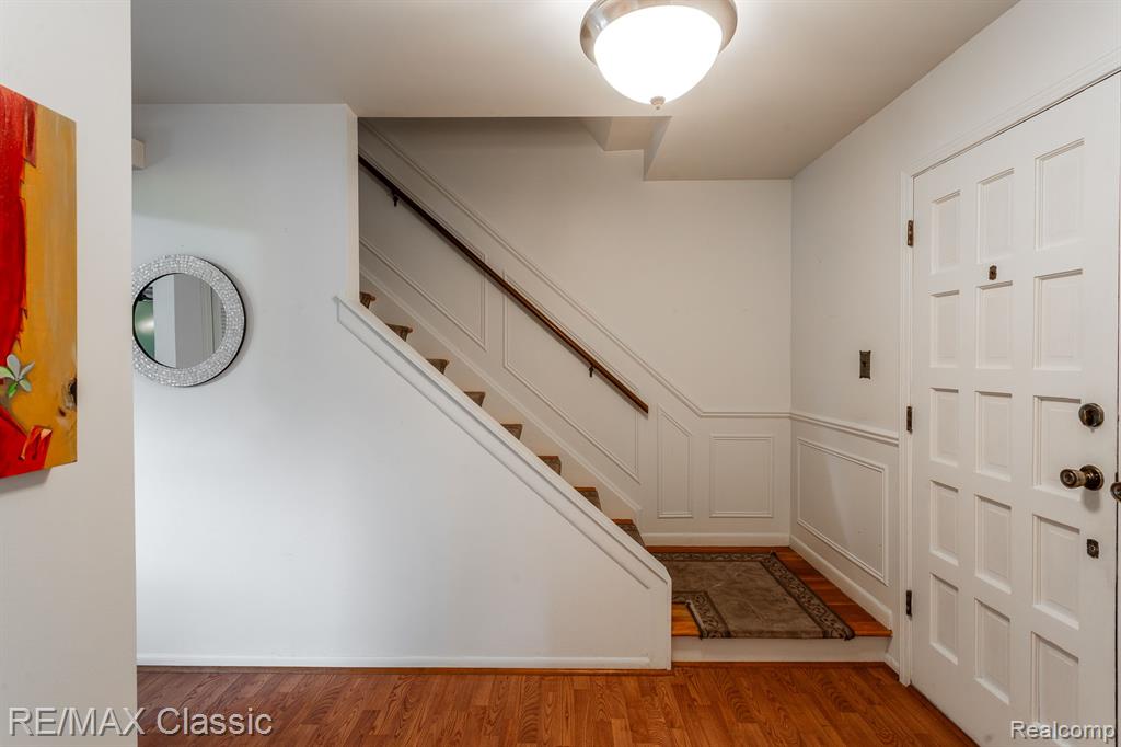 25886 Branchaster Road Farmington Hills, MI 48336 - Photo 2 of 35